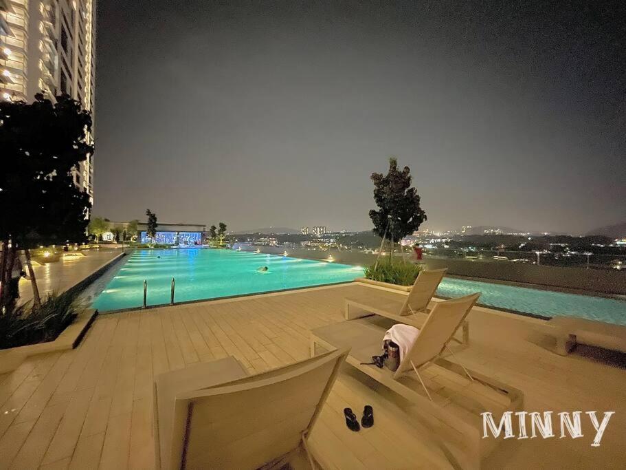 Netizen Near Mrt Couple Balcony Suite #31 Kampong Bukit Dukong Экстерьер фото
