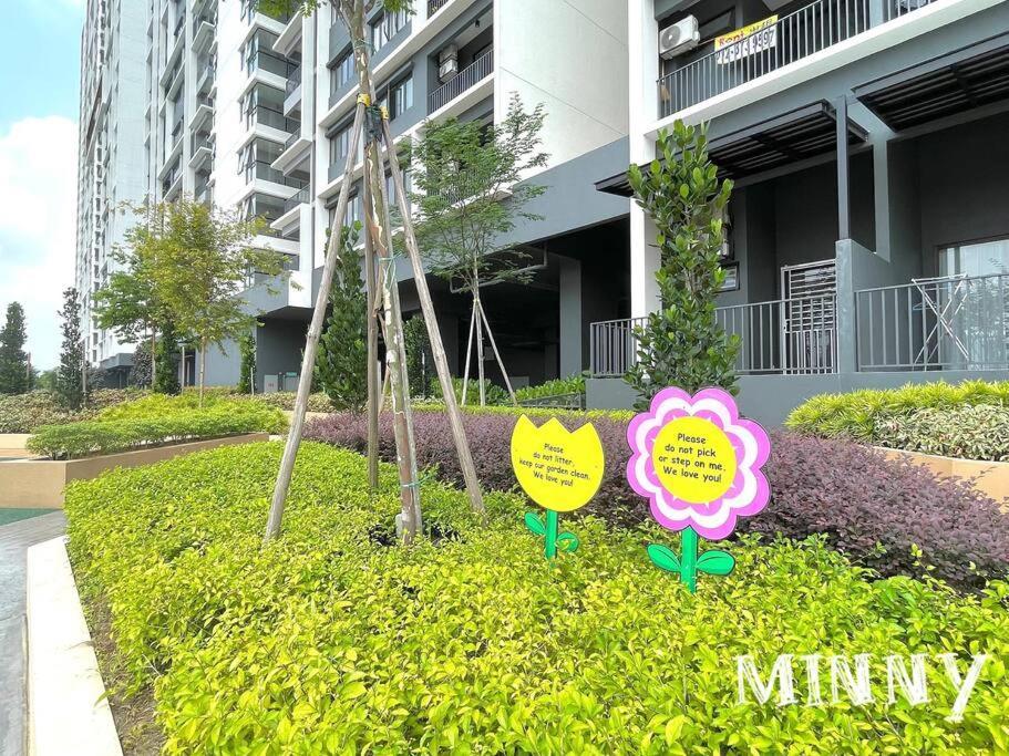 Netizen Near Mrt Couple Balcony Suite #31 Kampong Bukit Dukong Экстерьер фото