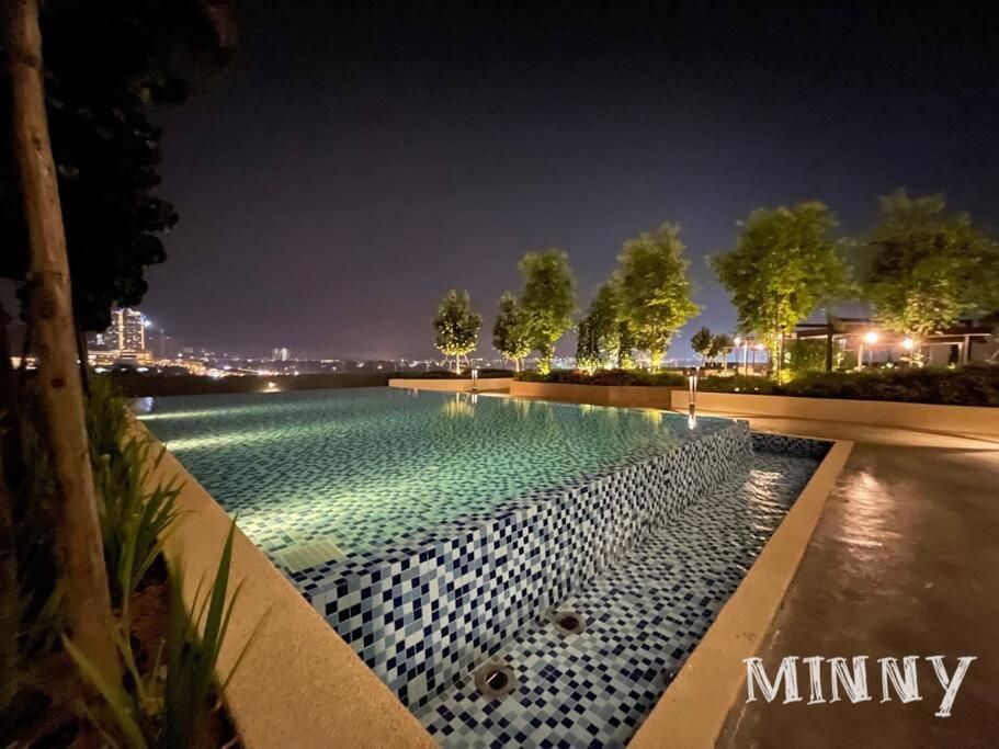 Netizen Near Mrt Couple Balcony Suite #31 Kampong Bukit Dukong Экстерьер фото
